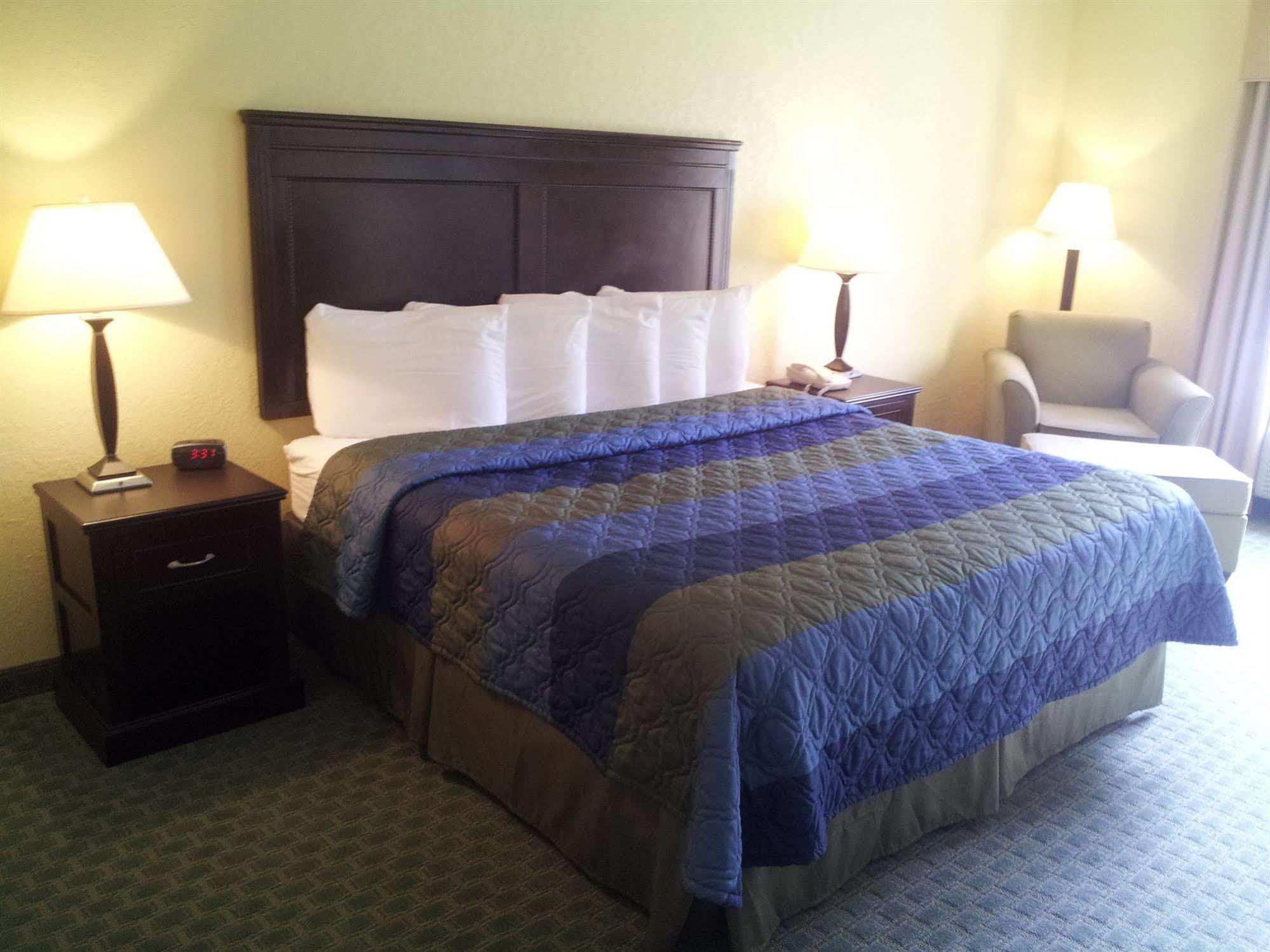 Ambassador Inn & Suites タスカルーサ エクステリア 写真