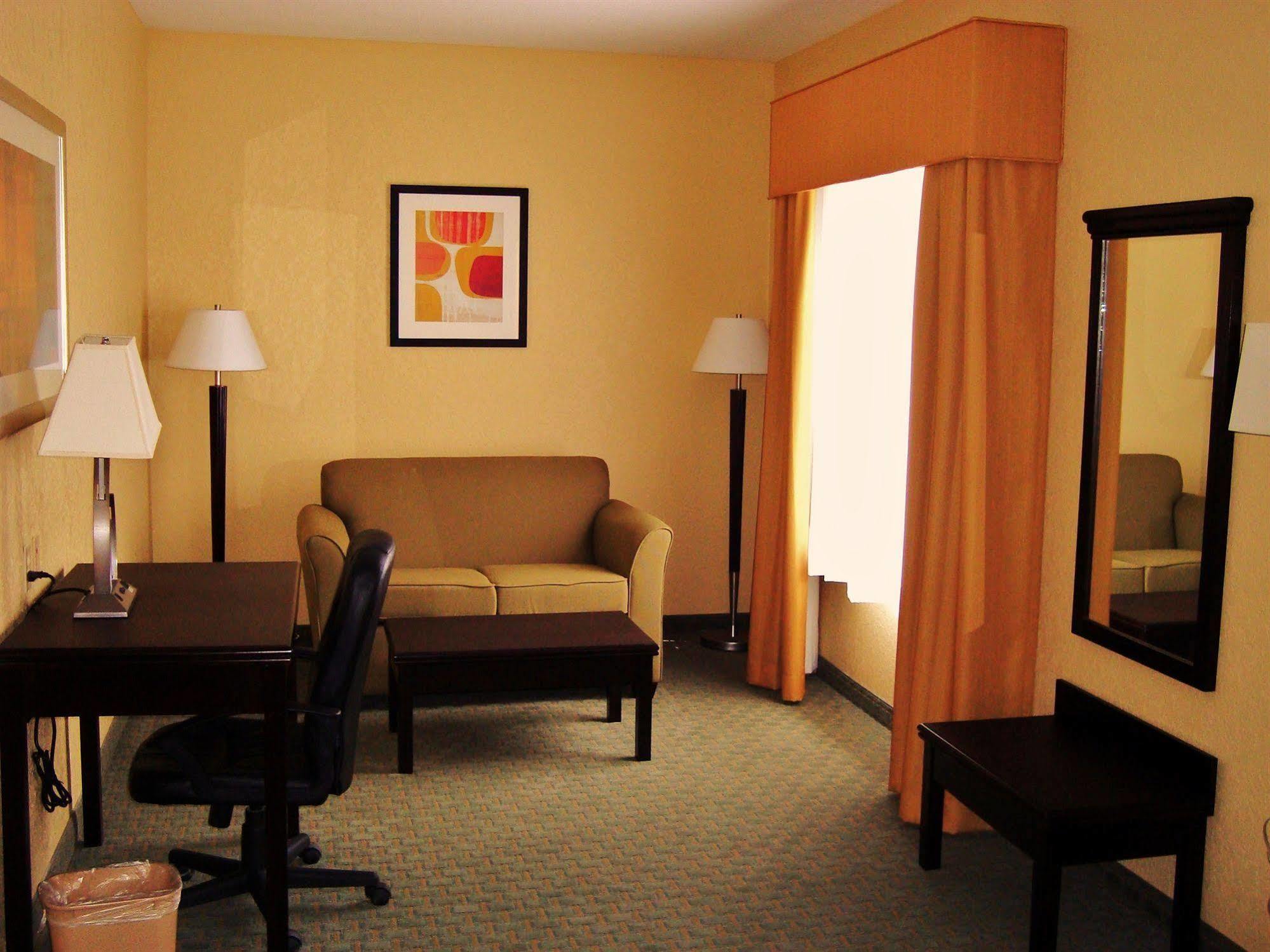 Ambassador Inn & Suites タスカルーサ エクステリア 写真