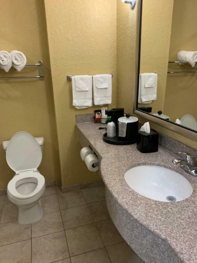 Ambassador Inn & Suites タスカルーサ エクステリア 写真